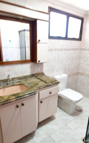 Apartamento para alugar com 77m², 2 quartos e 1 vagaBanheiro