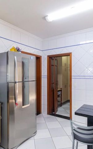 Casa à venda com 315m², 4 quartos e 6 vagas Casa à venda com 315m², 4 quartos e 6 vagasCozinha