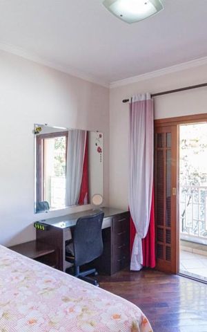 Casa à venda com 315m², 4 quartos e 6 vagas Casa à venda com 315m², 4 quartos e 6 vagasQuarto