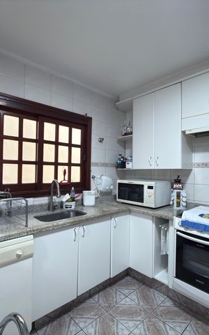 Casa à venda com 143m², 3 quartos e 4 vagas Casa à venda com 143m², 3 quartos e 4 vagasCozinha
