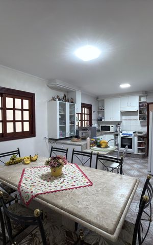 Casa à venda com 143m², 3 quartos e 4 vagas Casa à venda com 143m², 3 quartos e 4 vagasCozinha