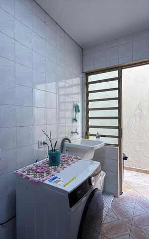 Casa à venda com 143m², 3 quartos e 4 vagas Casa à venda com 143m², 3 quartos e 4 vagasÁrea de Serviço