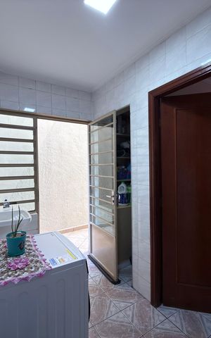Casa à venda com 143m², 3 quartos e 4 vagas Casa à venda com 143m², 3 quartos e 4 vagasÁrea de Serviço