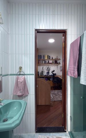 Casa à venda com 143m², 3 quartos e 4 vagas Casa à venda com 143m², 3 quartos e 4 vagasBanheiro da Suíte 1