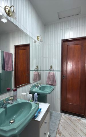 Casa à venda com 143m², 3 quartos e 4 vagas Casa à venda com 143m², 3 quartos e 4 vagasBanheiro da Suíte 1