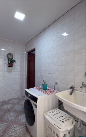 Casa à venda com 143m², 3 quartos e 4 vagas Casa à venda com 143m², 3 quartos e 4 vagasÁrea de Serviço