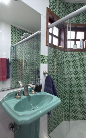 Casa à venda com 143m², 3 quartos e 4 vagas Casa à venda com 143m², 3 quartos e 4 vagasBanheiro Social