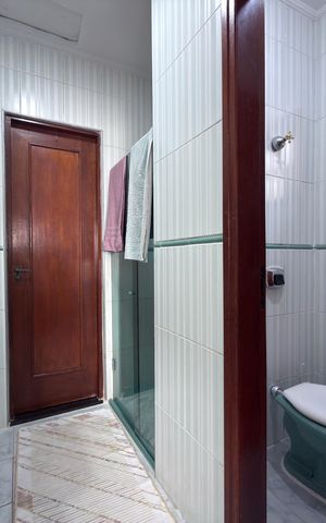 Casa à venda com 143m², 3 quartos e 4 vagas Casa à venda com 143m², 3 quartos e 4 vagasBanheiro da Suíte 1