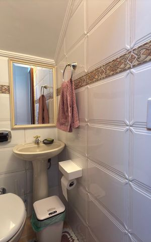 Casa à venda com 143m², 3 quartos e 4 vagas Casa à venda com 143m², 3 quartos e 4 vagasLavabo