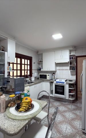 Casa à venda com 143m², 3 quartos e 4 vagas Casa à venda com 143m², 3 quartos e 4 vagasCozinha
