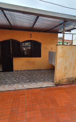 Casa à venda com 180m², 4 quartos e 4 vagas Casa à venda com 180m², 4 quartos e 4 vagasÁrea externa