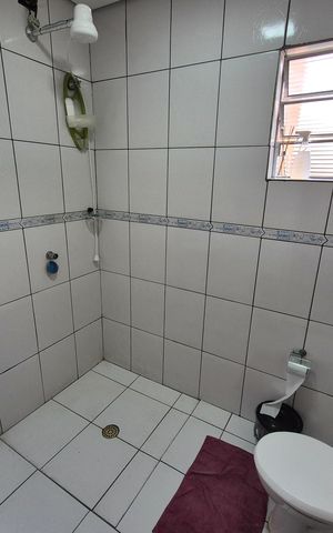 Casa à venda com 180m², 4 quartos e 4 vagas Casa à venda com 180m², 4 quartos e 4 vagasBanheiro
