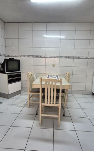 Casa à venda com 180m², 4 quartos e 4 vagas Casa à venda com 180m², 4 quartos e 4 vagasQuarto
