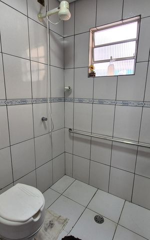 Casa à venda com 180m², 4 quartos e 4 vagas Casa à venda com 180m², 4 quartos e 4 vagasBanheiro