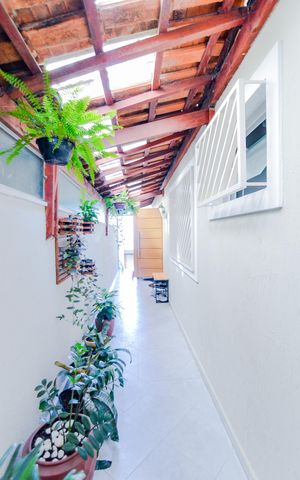 Casa à venda com 114m², 2 quartos e 2 vagasCorredor de entrada 