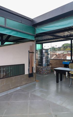 Casa à venda com 120m², 4 quartos e 2 vagas Casa à venda com 120m², 4 quartos e 2 vagasÁrea gourmet