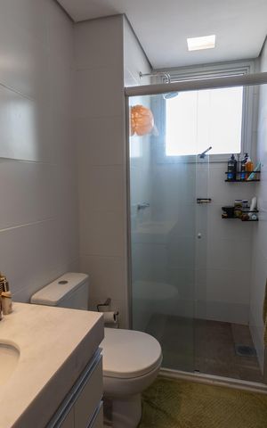 Apartamento à venda com 72m², 2 quartos e 2 vagas Apartamento à venda com 72m², 2 quartos e 2 vagasBanheiro da Suíte 1