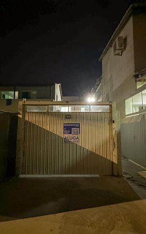 Casa para alugar com 280m², 3 quartos e 2 vagasFachada
