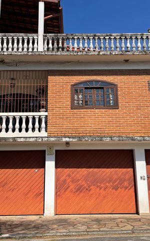 Casa para alugar com 115m², 6 quartos e 2 vagas Casa para alugar com 115m², 6 quartos e 2 vagasFachada