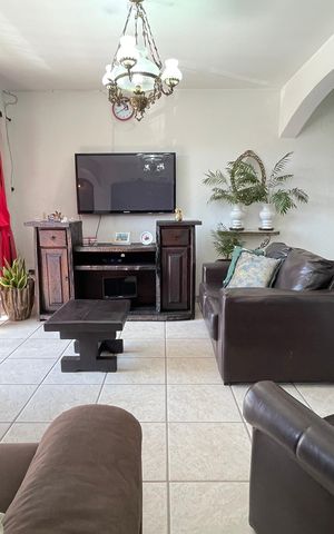 Casa para alugar com 115m², 6 quartos e 2 vagas Casa para alugar com 115m², 6 quartos e 2 vagasSala 1