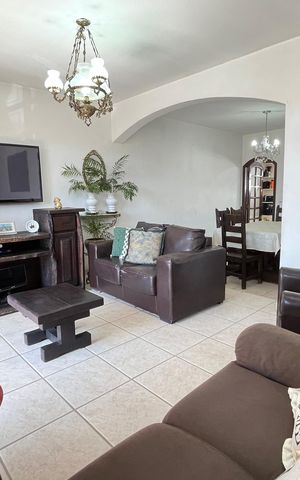 Casa para alugar com 115m², 6 quartos e 2 vagas Casa para alugar com 115m², 6 quartos e 2 vagasSala 1
