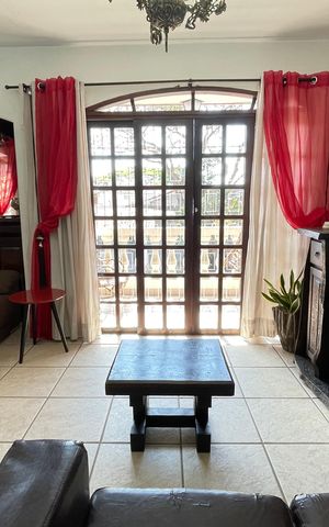Casa para alugar com 115m², 6 quartos e 2 vagas Casa para alugar com 115m², 6 quartos e 2 vagasSala 1