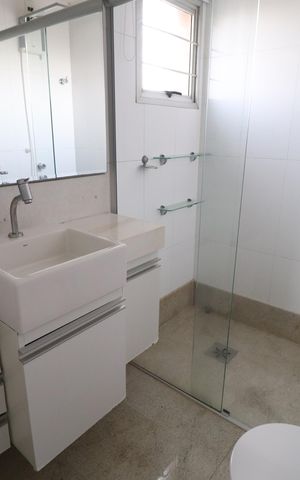 Apartamento para alugar com 274m², 3 quartos e 3 vagasBanheiro do Quarto 1