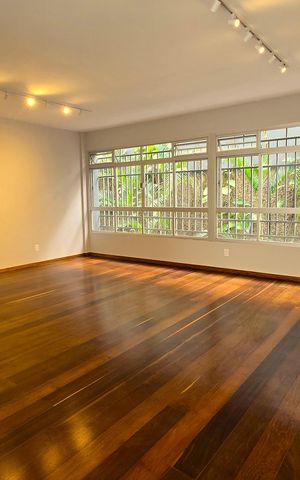 Apartamento à venda com 150m², 4 quartos e 2 vagas Apartamento à venda com 150m², 4 quartos e 2 vagasSala