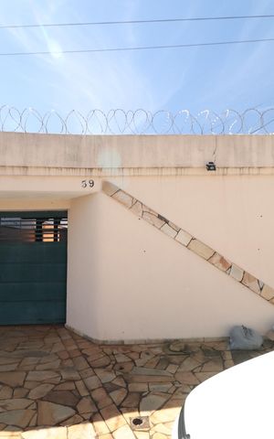 Casa para alugar com 150m², 3 quartos e 3 vagasFachada