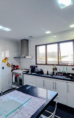 Apartamento à venda com 186m², 3 quartos e 2 vagasCozinha