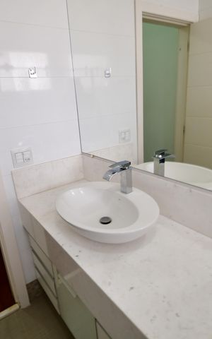 Casa de condomínio à venda com 900m², 5 quartos e 6 vagasBanheiro Suíte 4