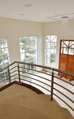 Casa de condomínio à venda com 900m², 5 quartos e 6 vagasSala