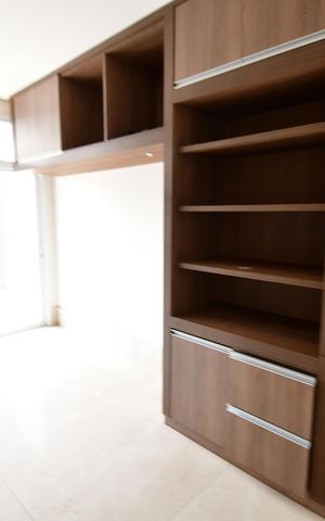 Casa de condomínio à venda com 900m², 5 quartos e 6 vagasEscritório