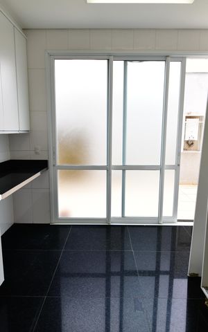 Casa de condomínio à venda com 900m², 5 quartos e 6 vagasÁrea de Serviço