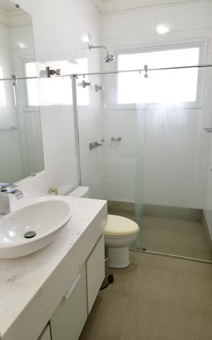 Casa de condomínio à venda com 900m², 5 quartos e 6 vagasBanheiro Suíte 4