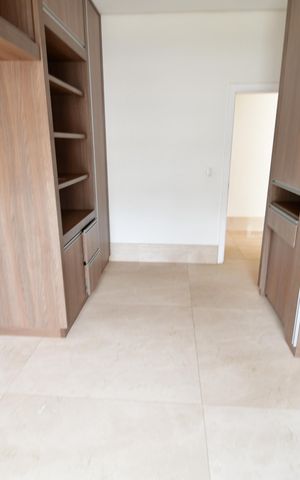 Casa de condomínio à venda com 900m², 5 quartos e 6 vagasEscritório