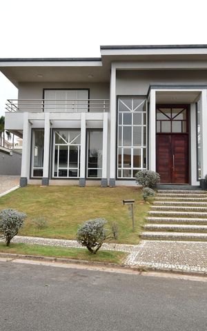 Casa de condomínio à venda com 900m², 5 quartos e 6 vagasFachada