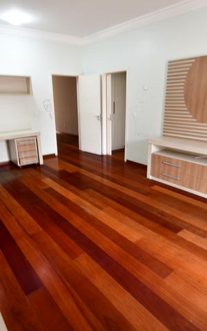 Casa de condomínio à venda com 900m², 5 quartos e 6 vagasSuíte 4