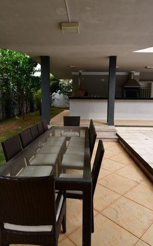 Casa de condomínio à venda com 900m², 5 quartos e 6 vagasVaranda gourmet