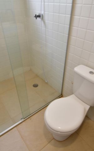 Casa de condomínio à venda com 900m², 5 quartos e 6 vagasBanheiro social