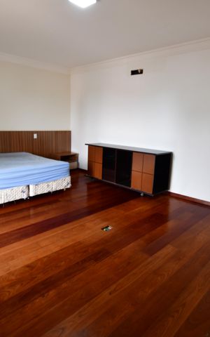 Casa de condomínio à venda com 900m², 5 quartos e 6 vagasSuíte 2
