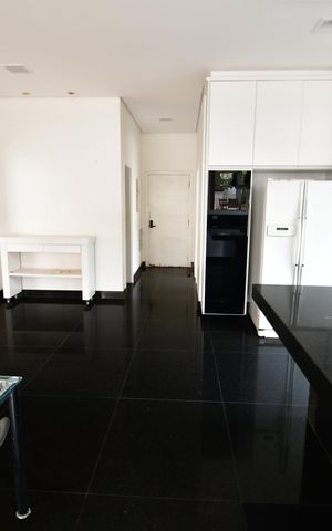 Casa de condomínio à venda com 900m², 5 quartos e 6 vagasCozinha