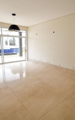 Casa de condomínio à venda com 900m², 5 quartos e 6 vagasSala