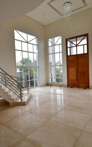 Casa de condomínio à venda com 900m², 5 quartos e 6 vagasSala