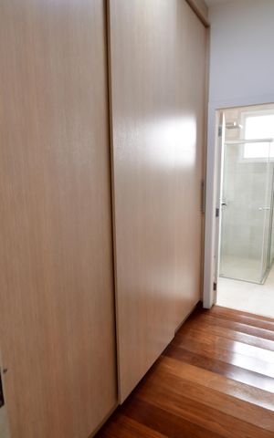 Casa de condomínio à venda com 900m², 5 quartos e 6 vagasSuíte 2