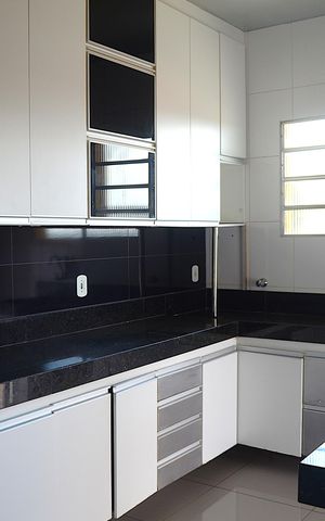 Casa para alugar com 82m², 2 quartos e 2 vagasCozinha