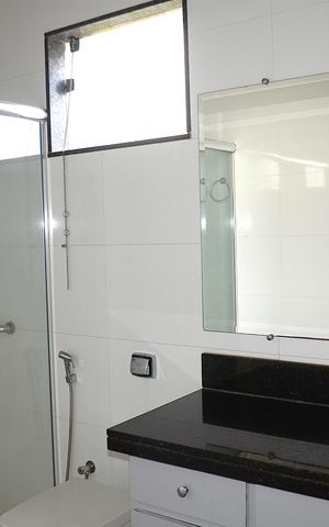 Casa para alugar com 82m², 2 quartos e 2 vagasBanheiro social