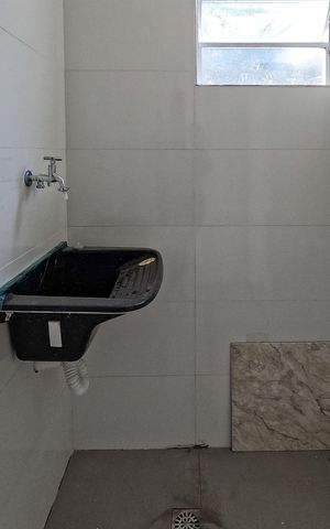 Casa para alugar com 42m², 1 quarto e sem vaga