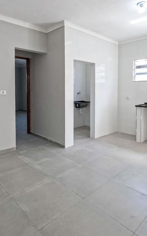 Casa para alugar com 42m², 1 quarto e sem vaga