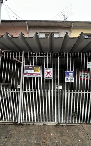 Casa à venda com 160m², 3 quartos e 1 vaga Casa à venda com 160m², 3 quartos e 1 vagaFachada